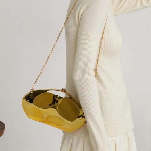 Elegant acrylic geometric shell clutch purse with gold chain for women - Picture 6 of 7